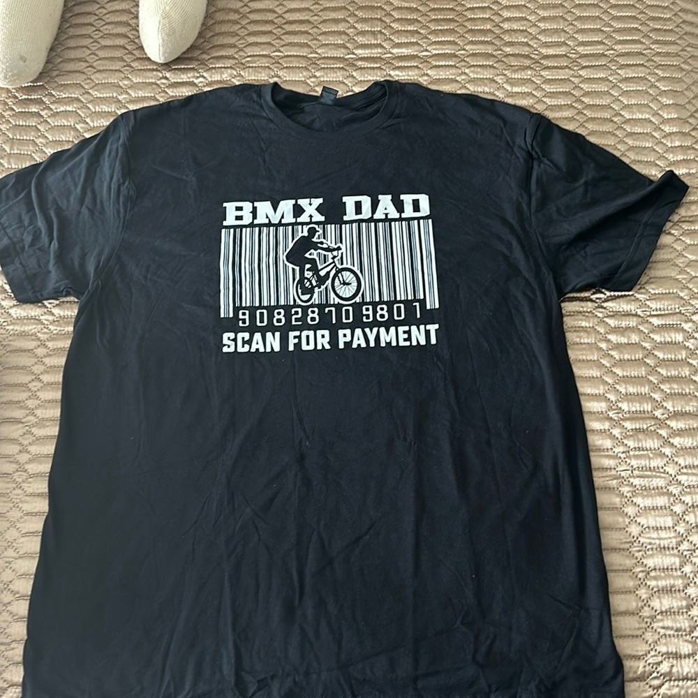 Brand new never worn size xl soft style GILDAN T SHIRT